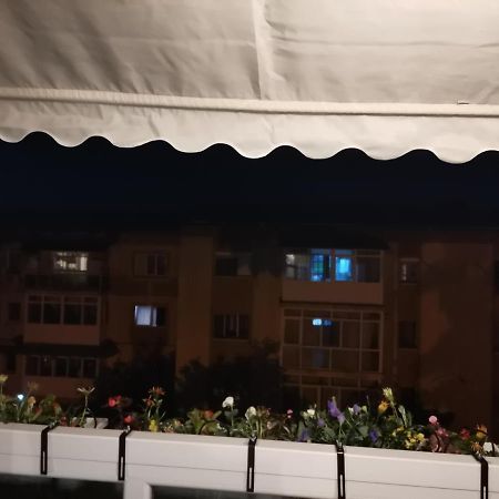 Bloom Box Apartments Крайова Екстериор снимка