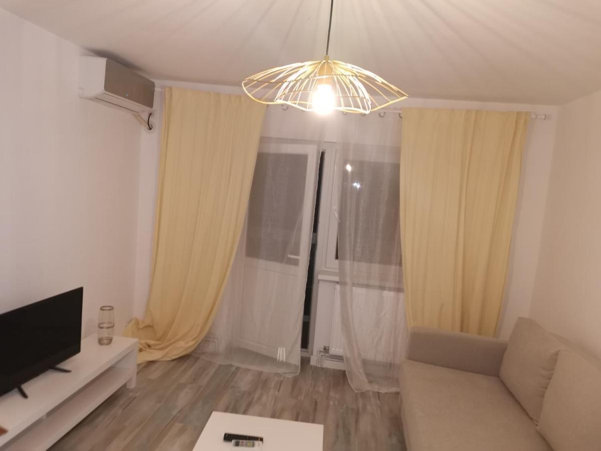 Bloom Box Apartments Крайова Екстериор снимка